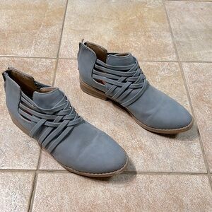 Rocket Dog faux suede booties size 8.5